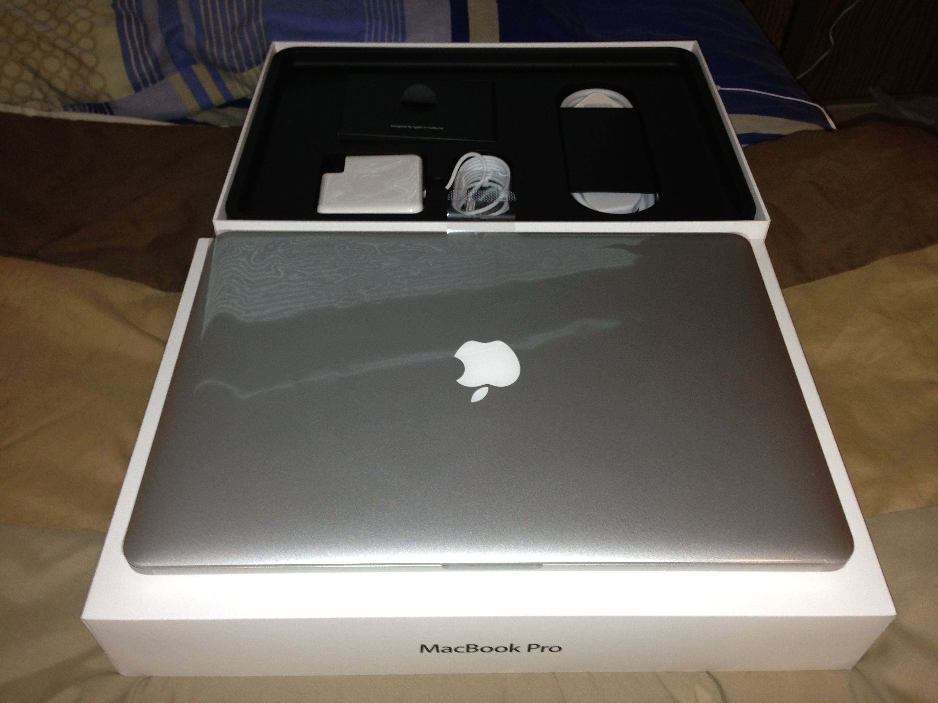 Buy Apple mac book pro and air Whatasp me +91-8259966459