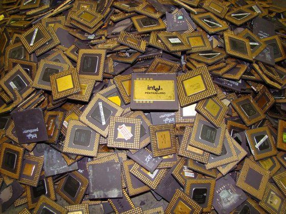 Intel Pentium Pro CPU scraps for gold recovery