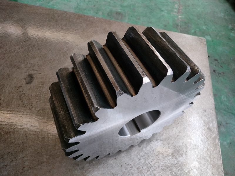 Spur pinion generate external teeth matched slewing bearing