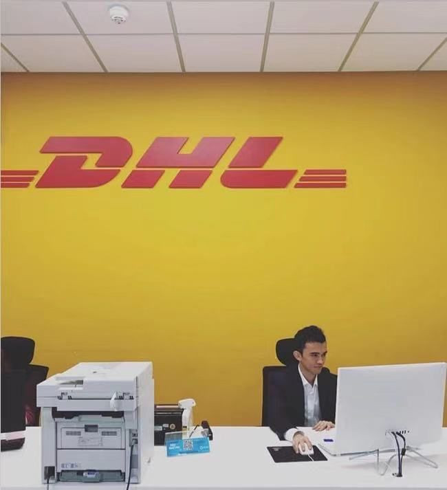 Courier DHL from China to the world Logistics Freight forwarder Air cargo