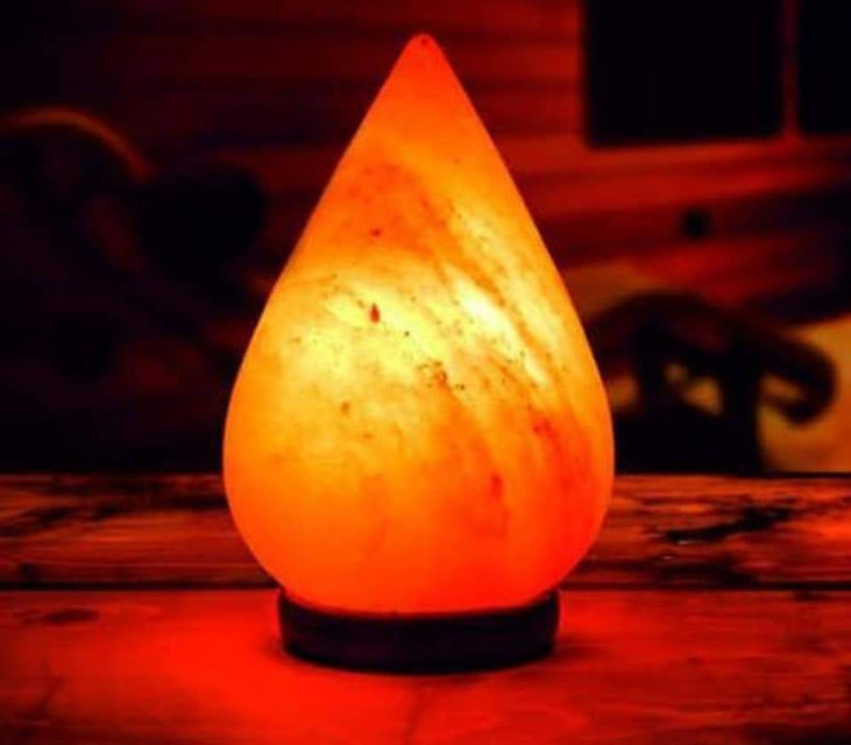 Natural salt lamp