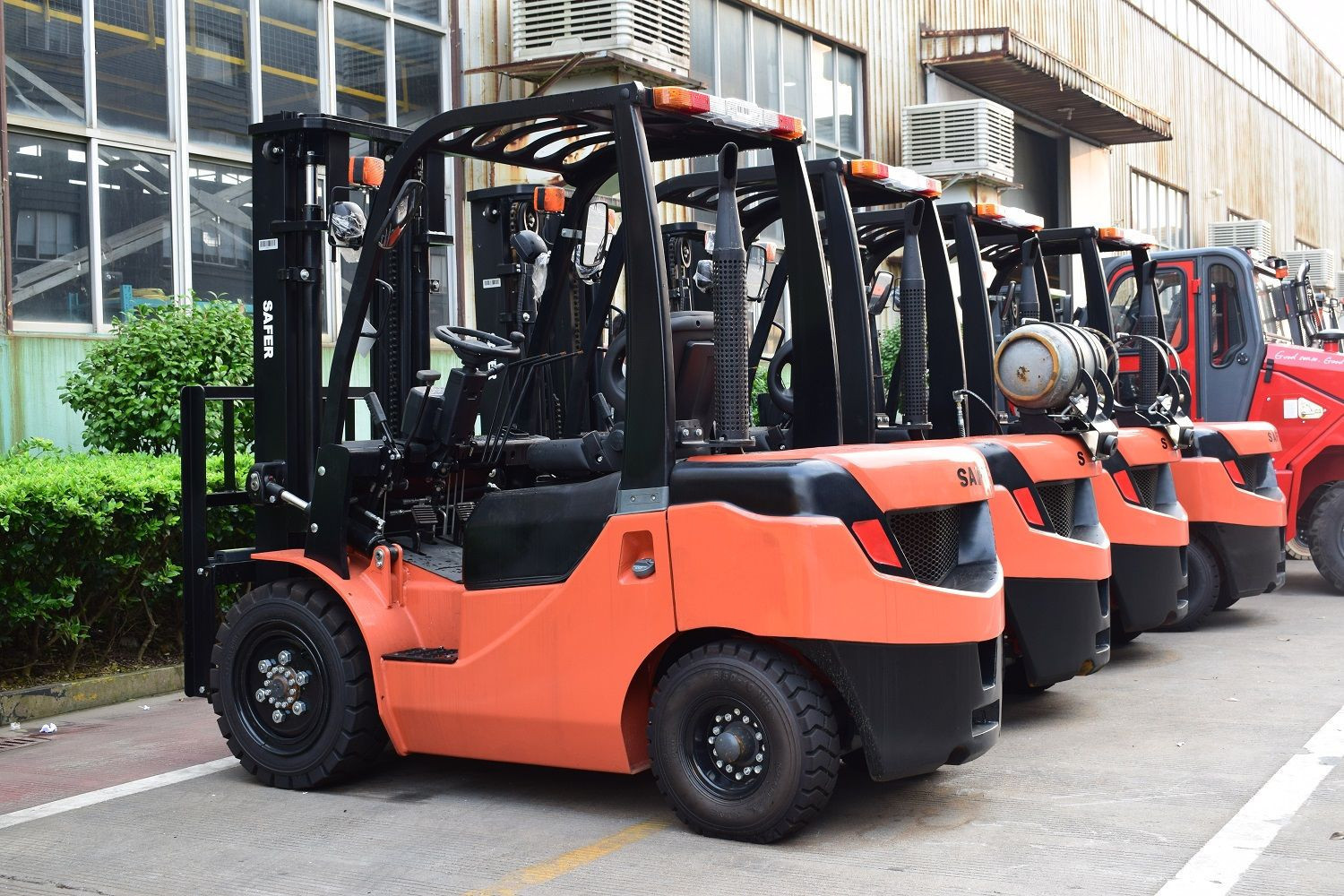 2.5T 4 Wheel Electric Forklift